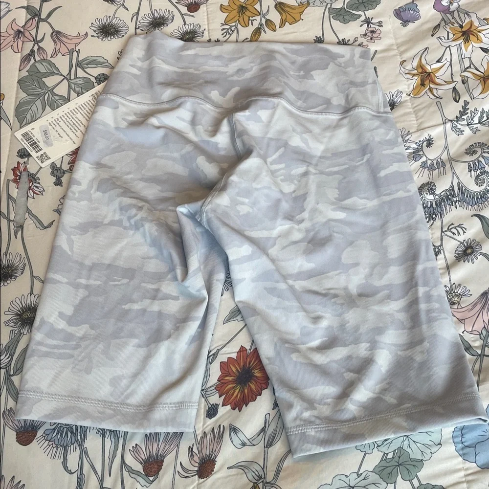 Lululemon wunder under HR  Camo Bike Shorts
